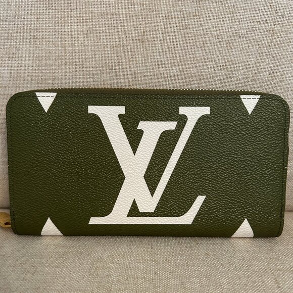 Louis Vuitton Zippy Wallet Monogram Giant Green Khaki - Picture 1 of 5